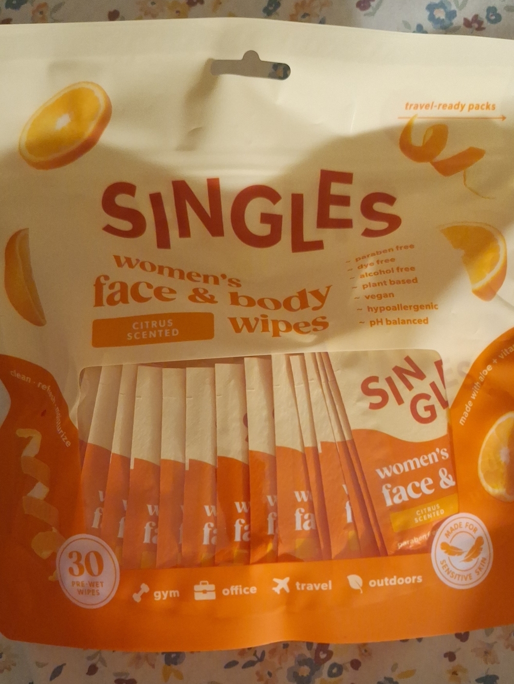 SINGLES Citrus Scented Women's Face & Body Wipes - Orange & Cream